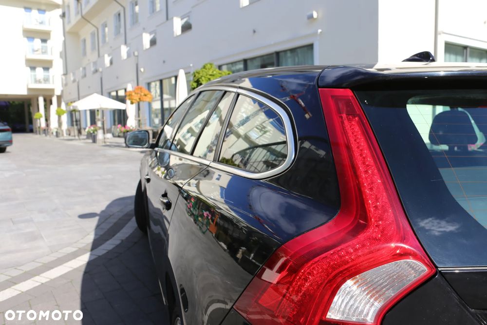 Volvo V60 D3 Drive-E Dynamic Edition (Momentum) - 4