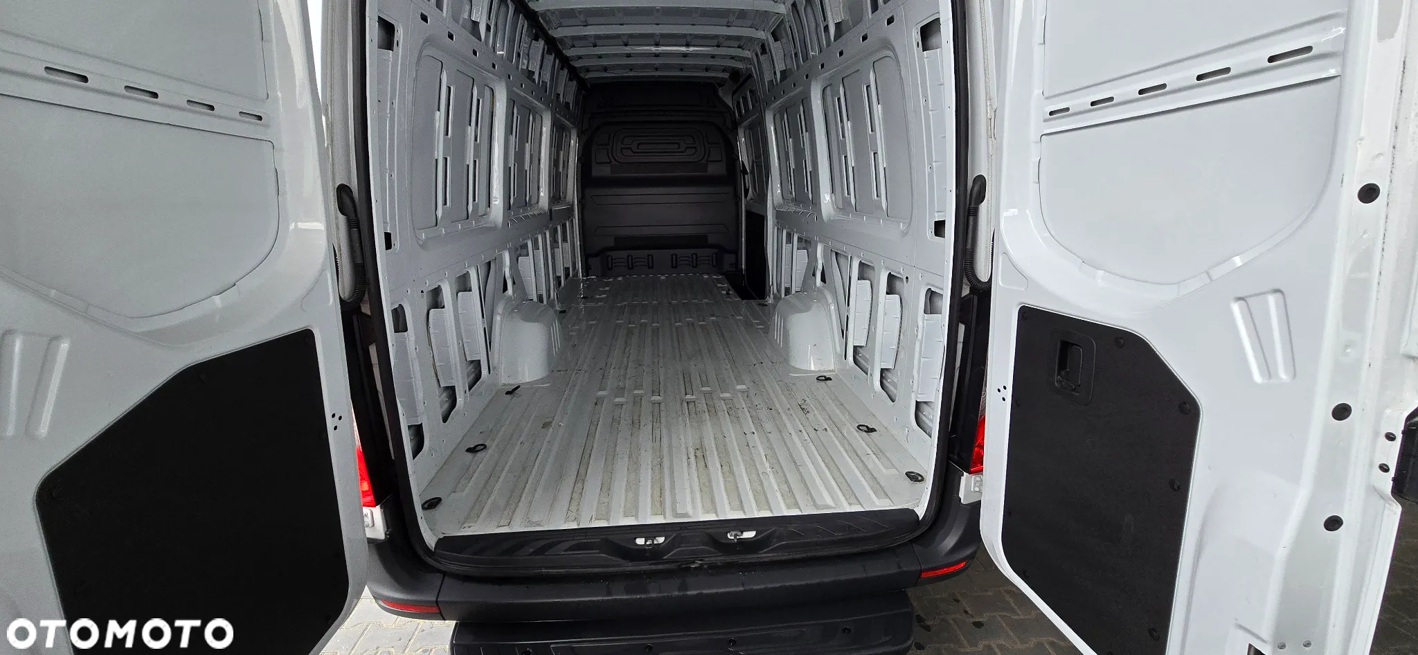 Mercedes-Benz Sprinter - 10