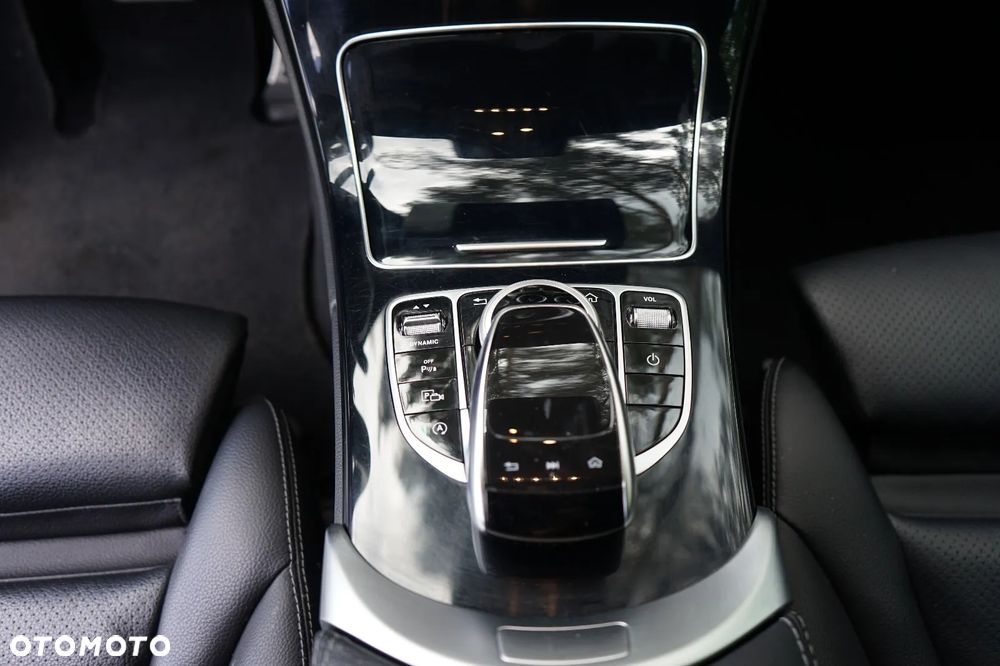 Mercedes-Benz Klasa C 300 d T 9G-TRONIC Night Edition - 21