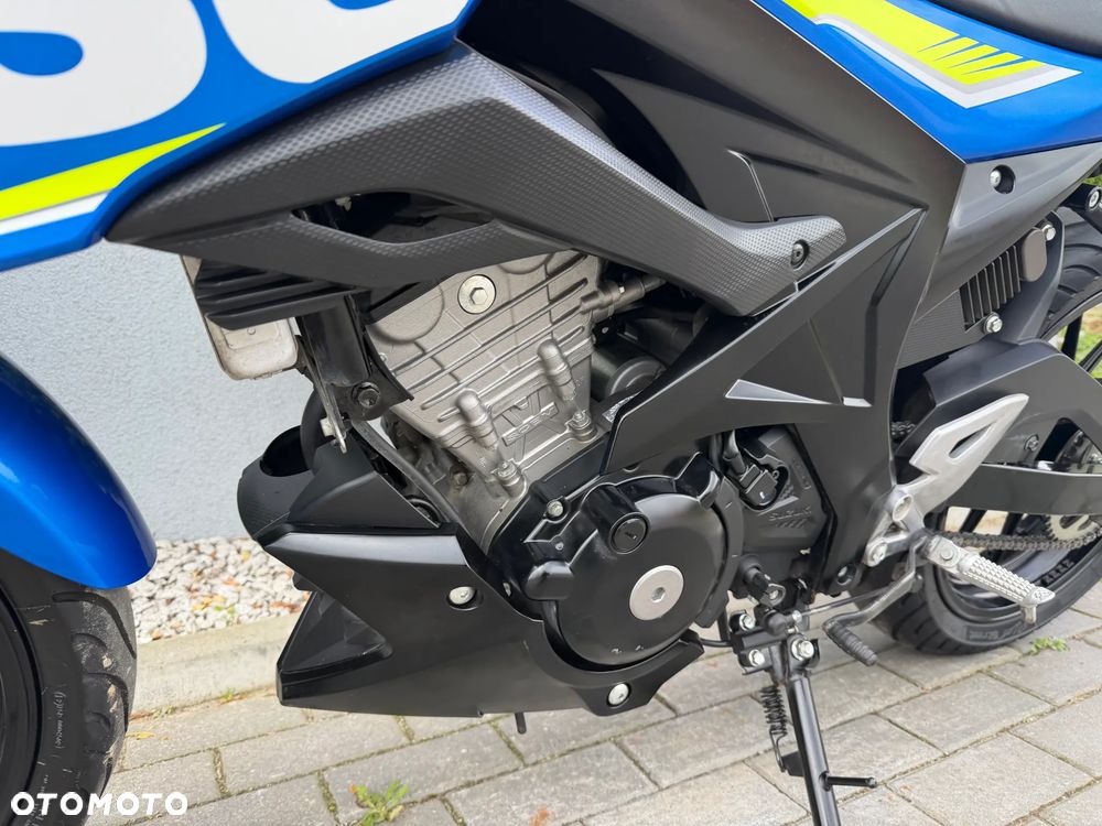 Suzuki GSX - 30