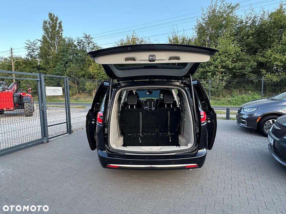 Chrysler Pacifica - 15