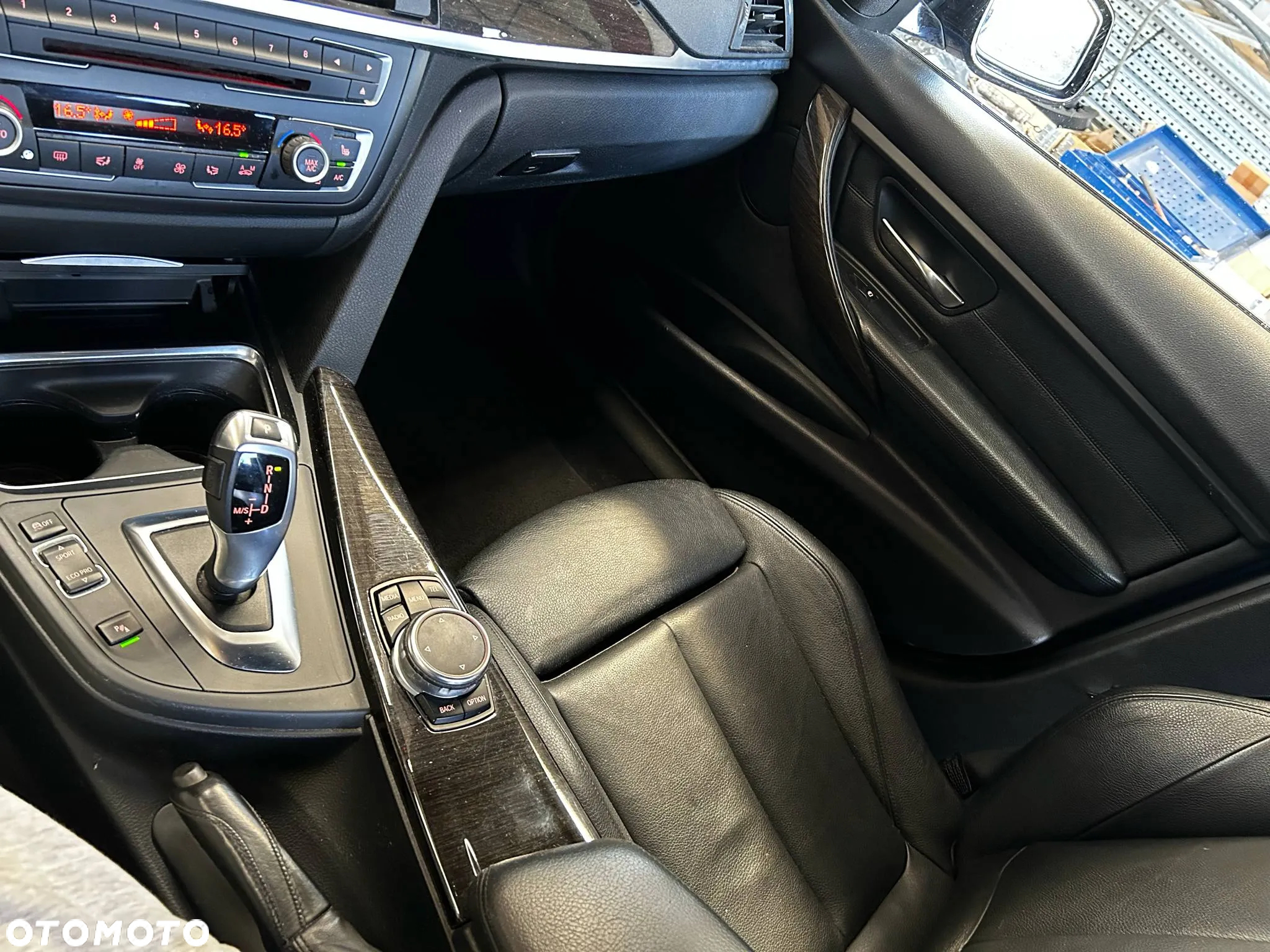 BMW Seria 3 328i Touring Sport Line - 11