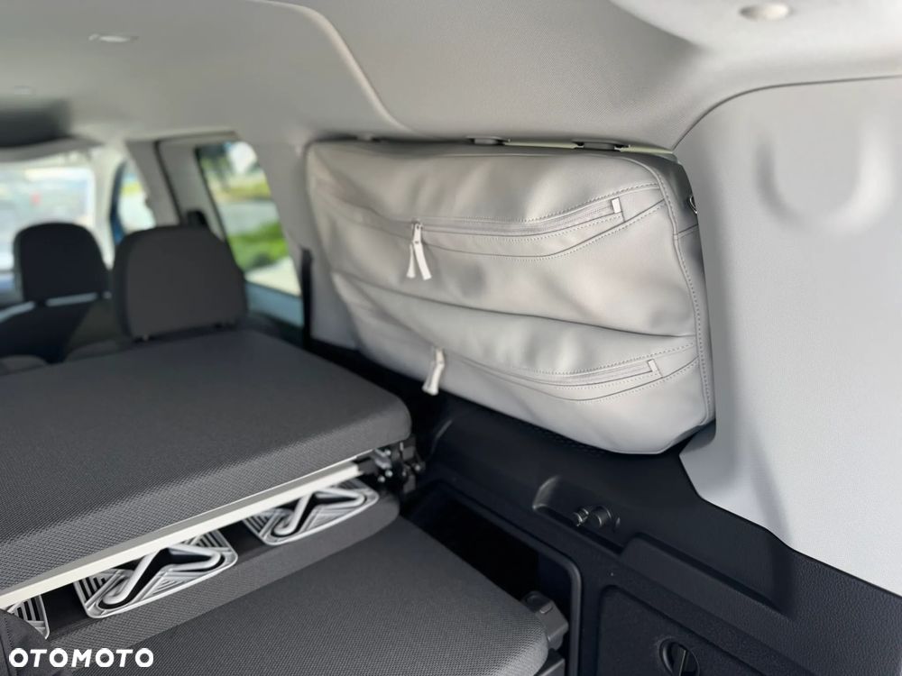 Volkswagen Multivan - 33