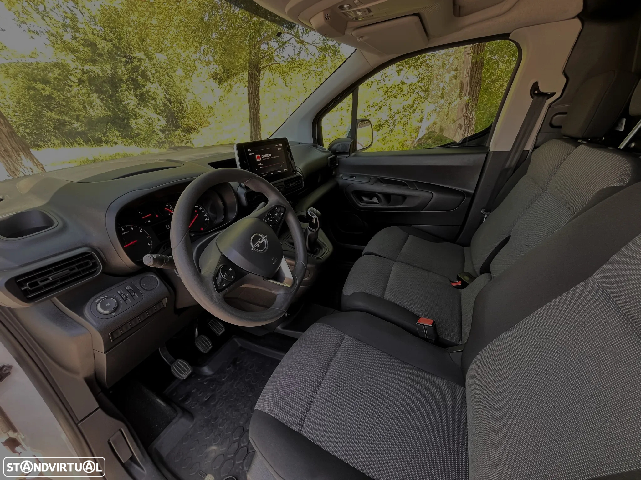 Opel Combo 1.5 CDTI Enjoy 3 lug. Ecrã táctil - 8