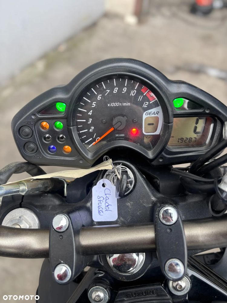 Suzuki Gladius - 8
