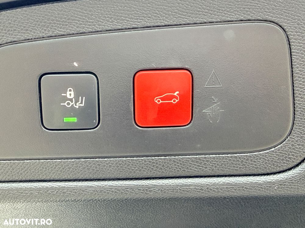 DS Automobiles DS 7 Crossback 1.6 PHeV AWD 300 EAT8 PERFORMANCE LINE + - 39