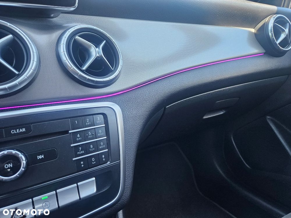 Mercedes-Benz CLA 180 AMG Line - 16