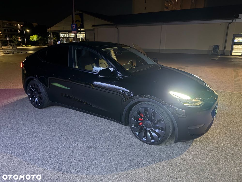 Tesla Model Y Performance AWD - 38