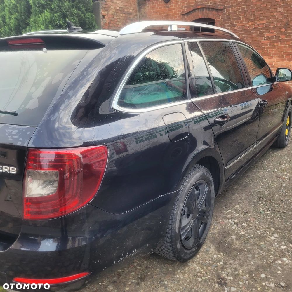 Skoda Superb 2.0 TDI L&K DSG - 17