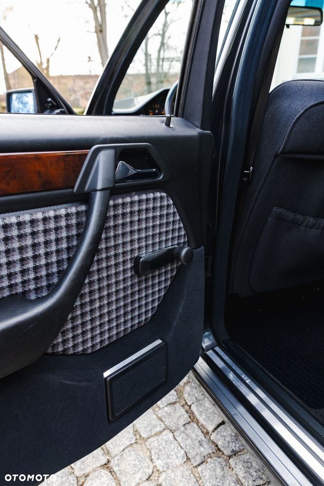 Mercedes-Benz W124 (1984-1993) - 24