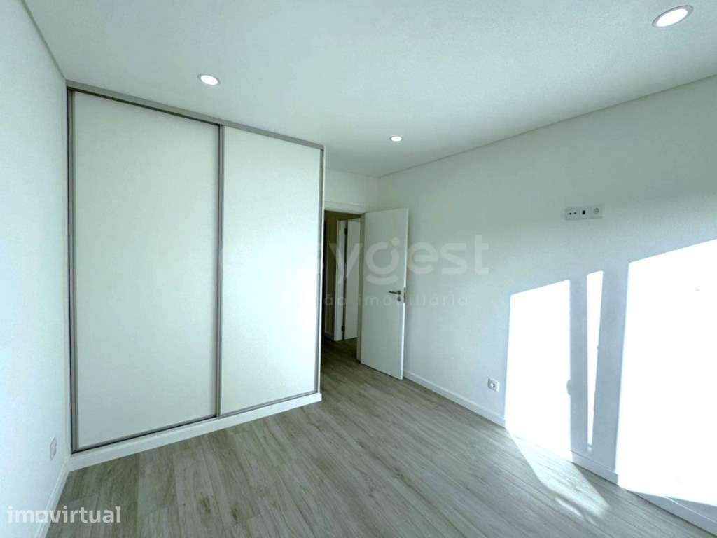 Apartamento T2 Totalmente Remodelado, no Pinhal Novo - Grande imagem: 4/19