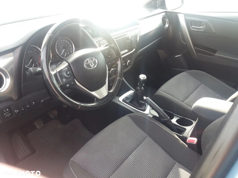 Toyota Auris 2.0 D-4D Dynamic - 9