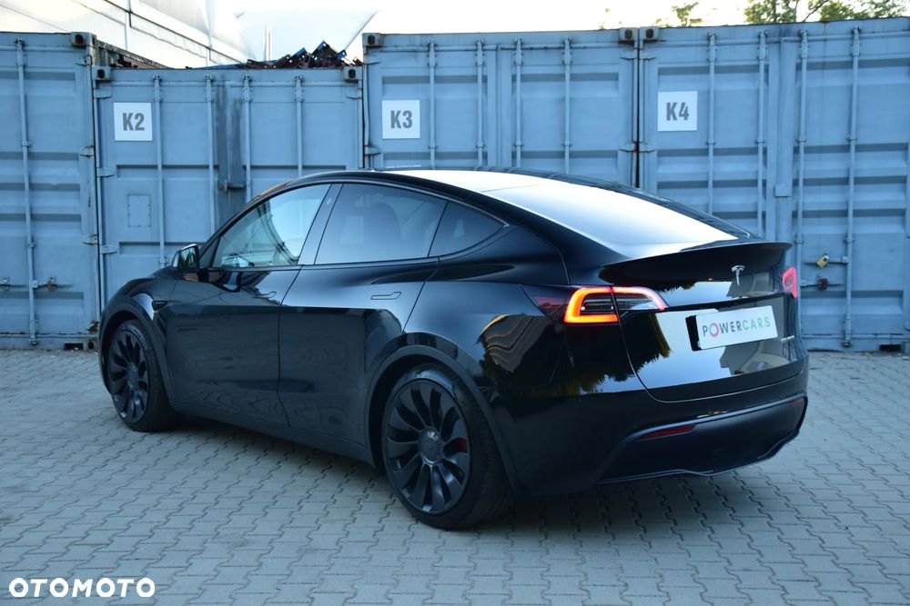 Tesla Model Y - 3