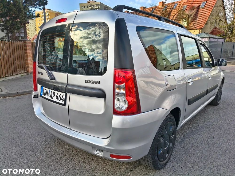 Dacia Logan 1.6 16V Laureate - 11