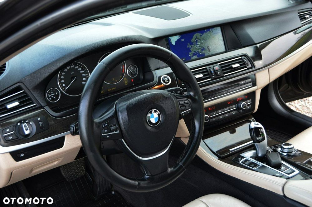 BMW Seria 5 520d - 29