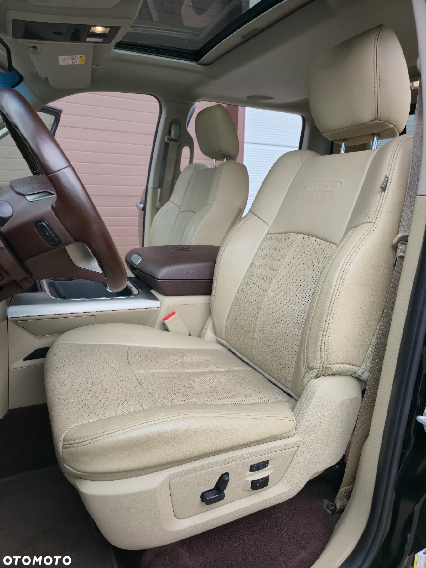 RAM 1500 5.7 Crew Cab Shortbed Laramie Sport Full - 27
