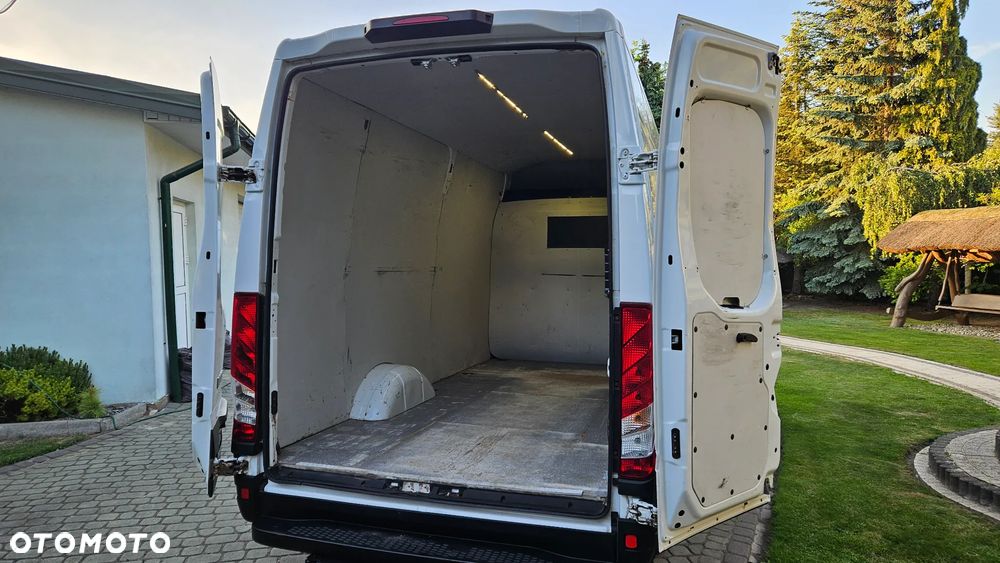 Iveco Daily 35S17 3,0D 170KM I Właściciel L2H2 Średniak Hak 3,5T Webasto Klima Fotel Bujany - 33