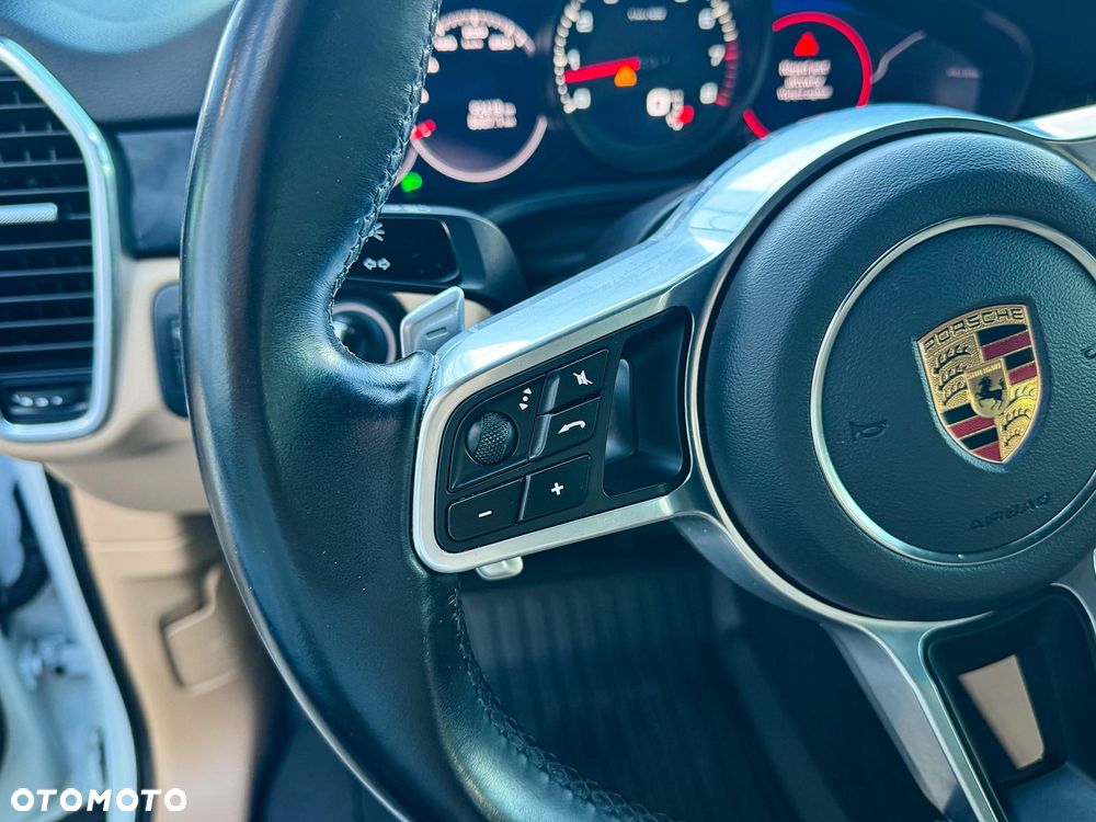 Porsche Cayenne Platinum Edition - 26