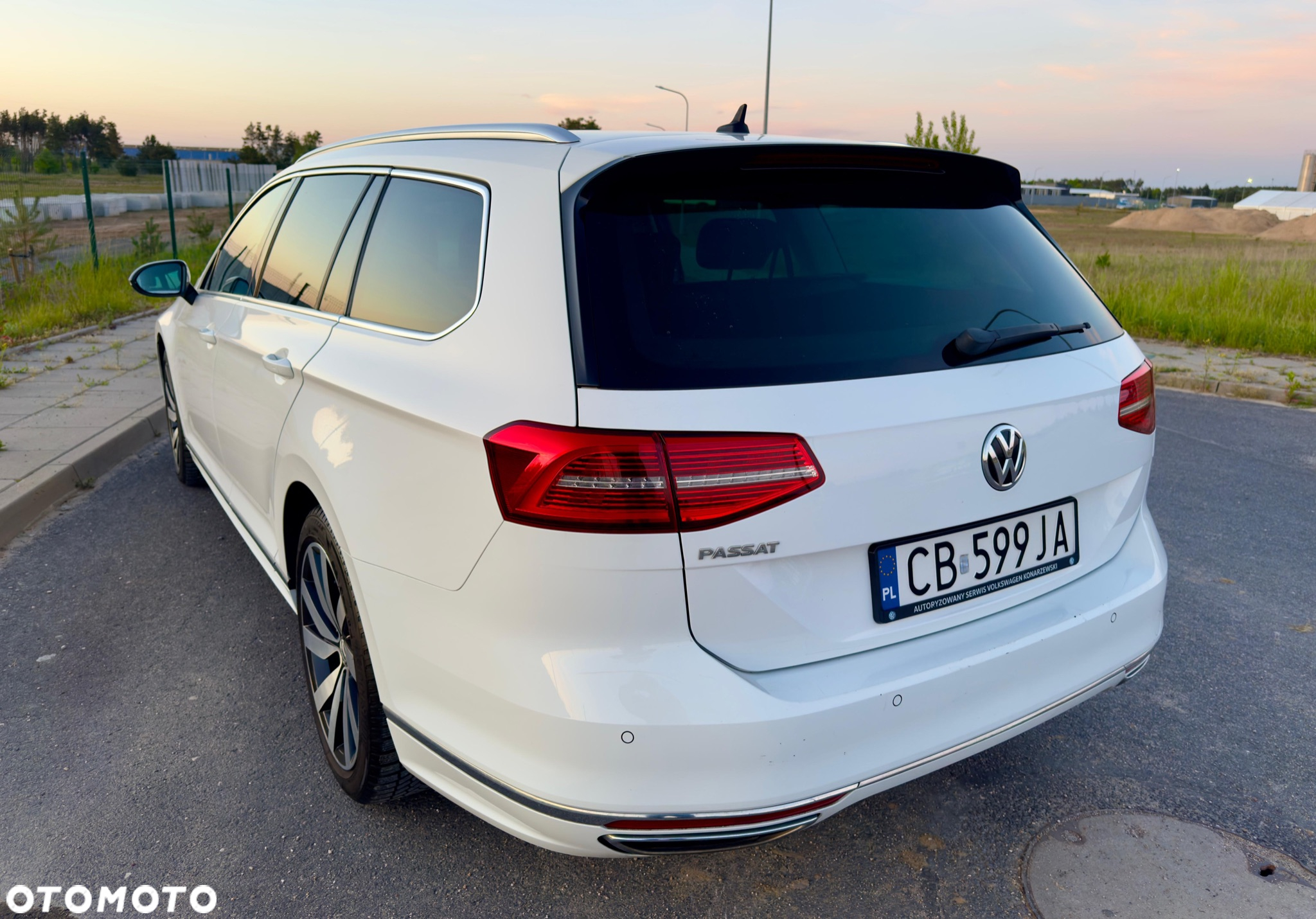 Volkswagen Passat - 4