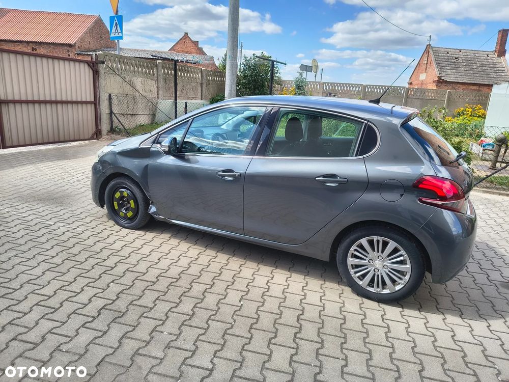 Peugeot 208 - 10