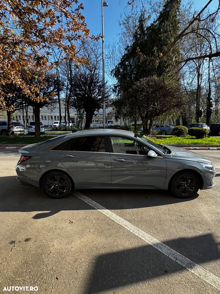 Hyundai Elantra 1.6 l 123 CP 6MT Highway - 6