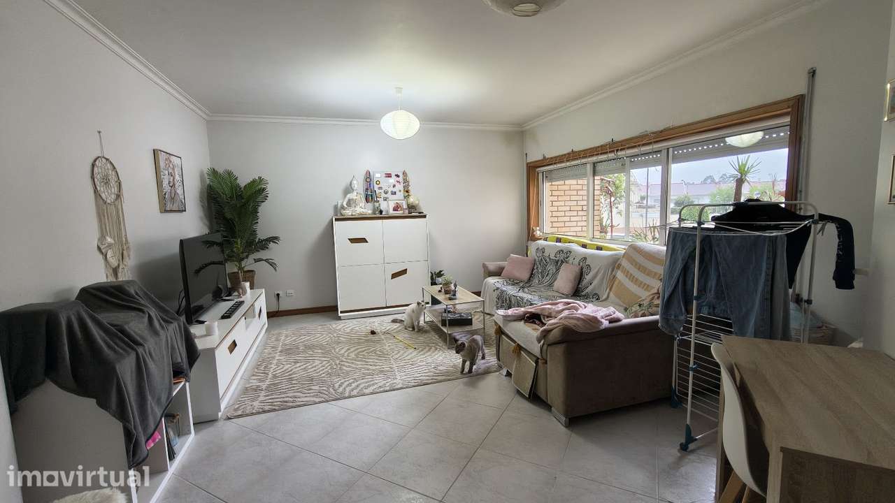 Apartamento - T2 com Garagem e arrumos - Grande imagem: 2/8