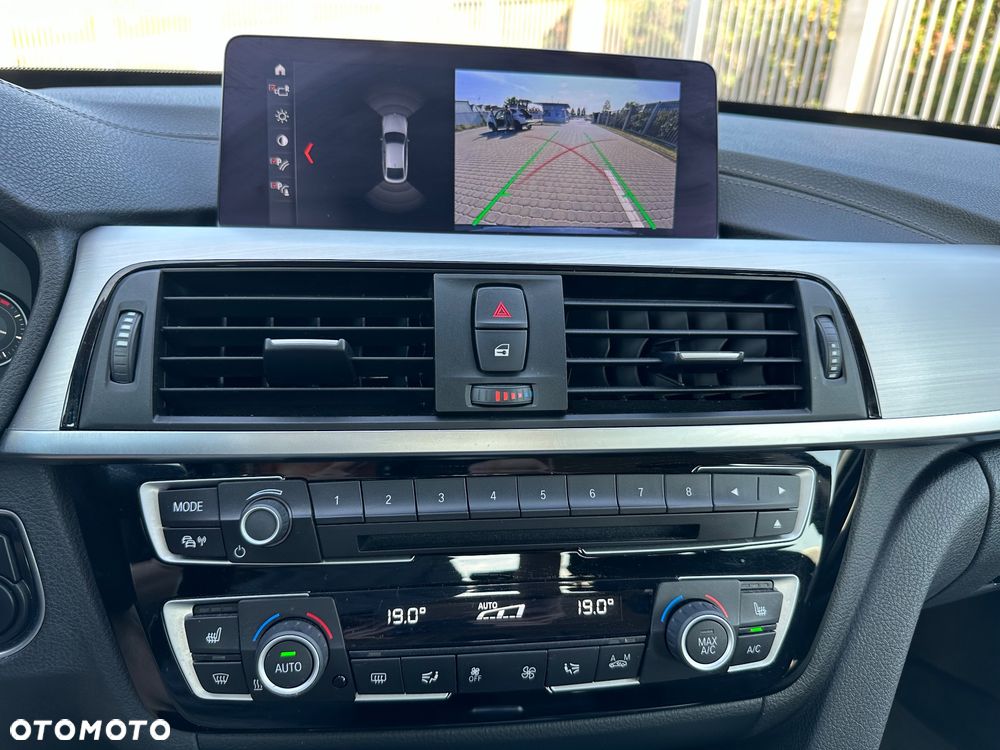 BMW Seria 3 330i xDrive Luxury Line - 11