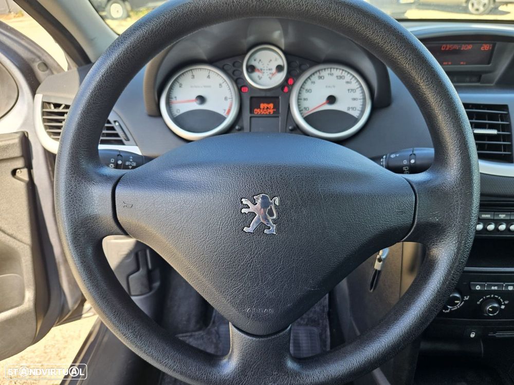 Peugeot 207 1.4 16V Trendy - 16