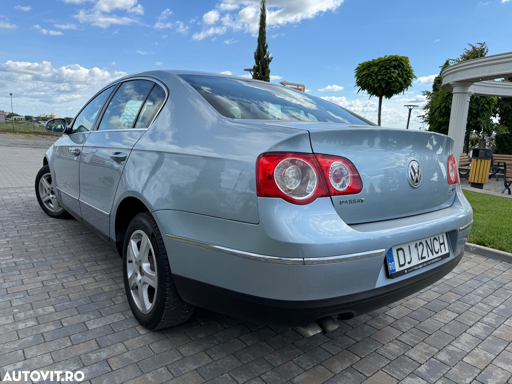 Volkswagen Passat - 2
