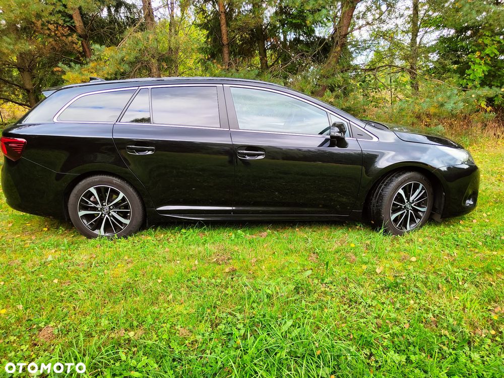 Toyota Avensis 1.8 Premium - 2