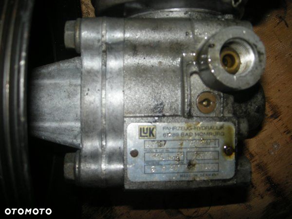 POMPA WSPOMAGANIA MERCEDES 190 - 1