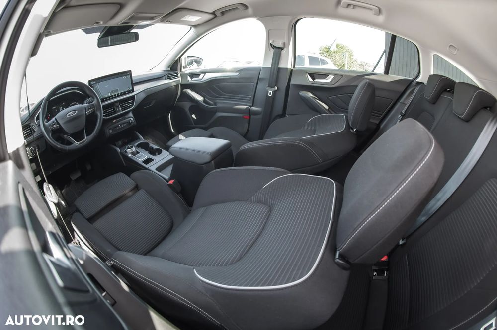 Ford Focus 1.5 EcoBlue 8AT Titanium - 27