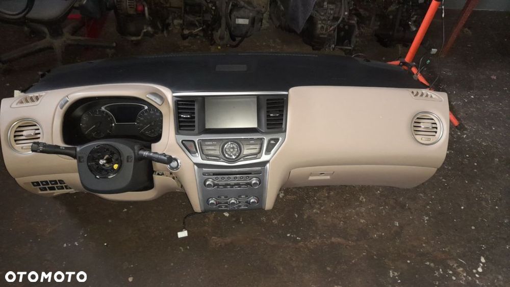 Nissan Pathfinder r52 deska rodzielcza - 2