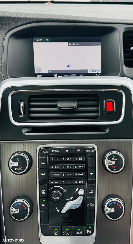 Volvo V60 D4 Geartronic Momentum - 25