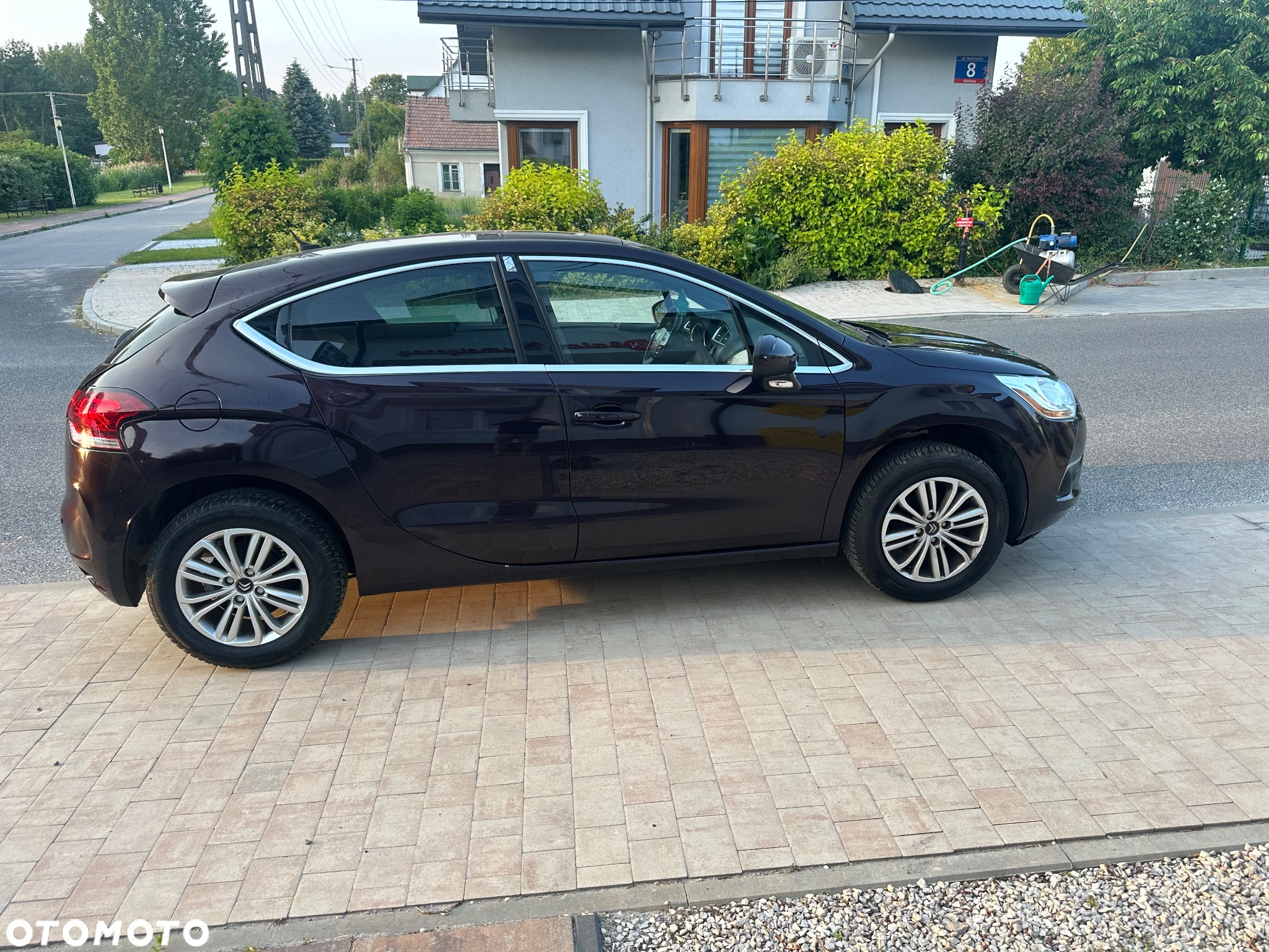 Citroën DS4 e-HDi 115 SoChic - 8
