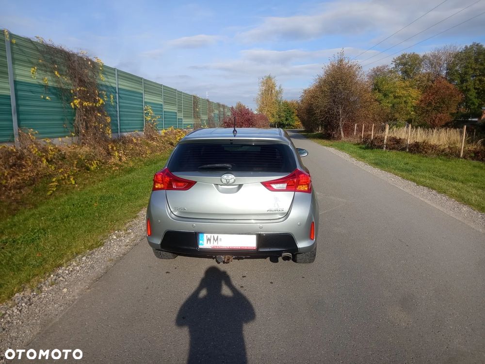 Toyota Auris 2013 photo 3