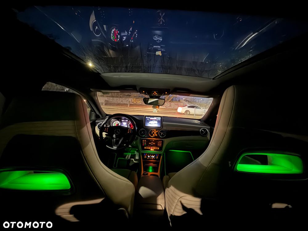 Mercedes-Benz CLA 250 7G-DCT - 22