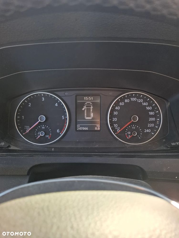Volkswagen Caravelle - 11
