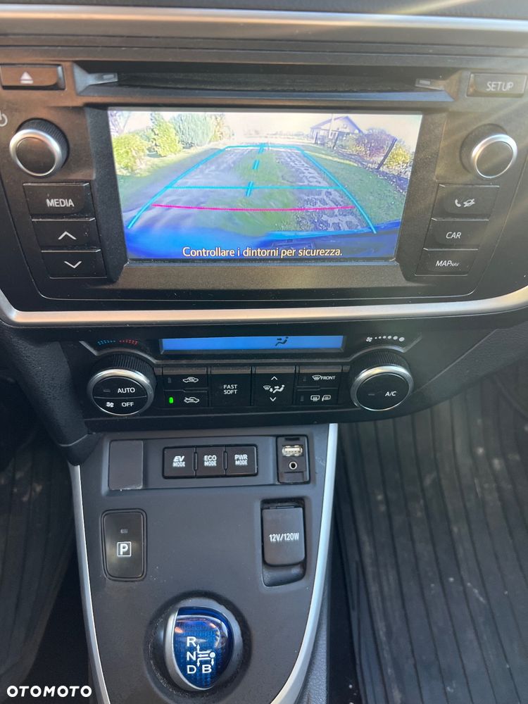 Toyota Auris 1.8 HSD Luna - 14