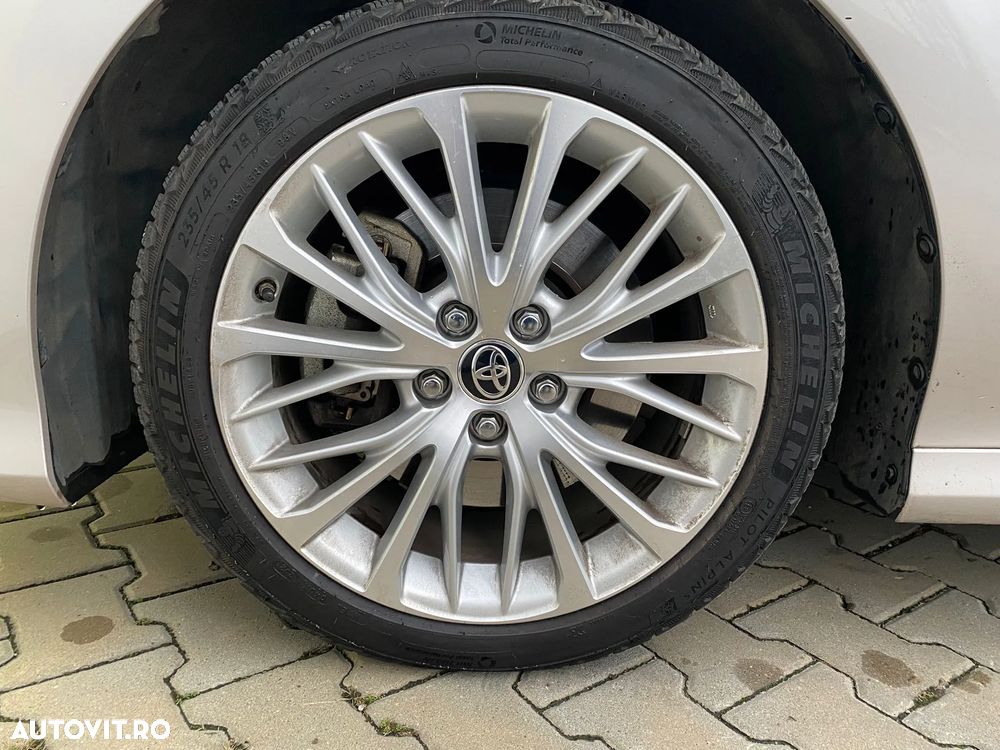 Toyota Camry 2.5 Hybrid Exclusive - 25