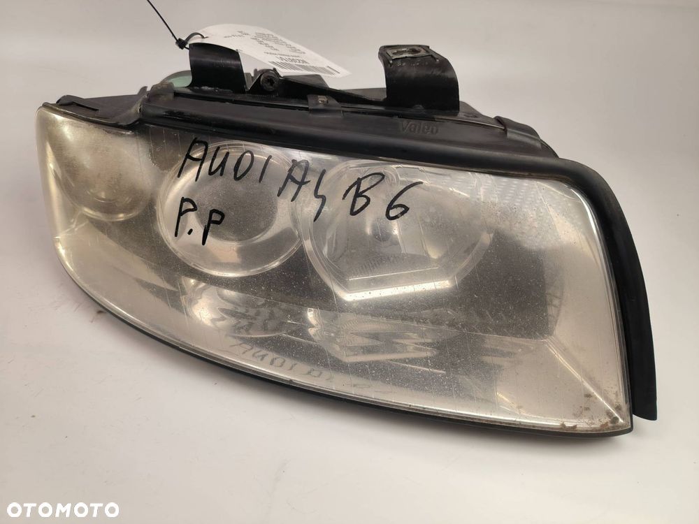 LAMPA PRAWA PRZÓD AUDI A4 B6 - 2