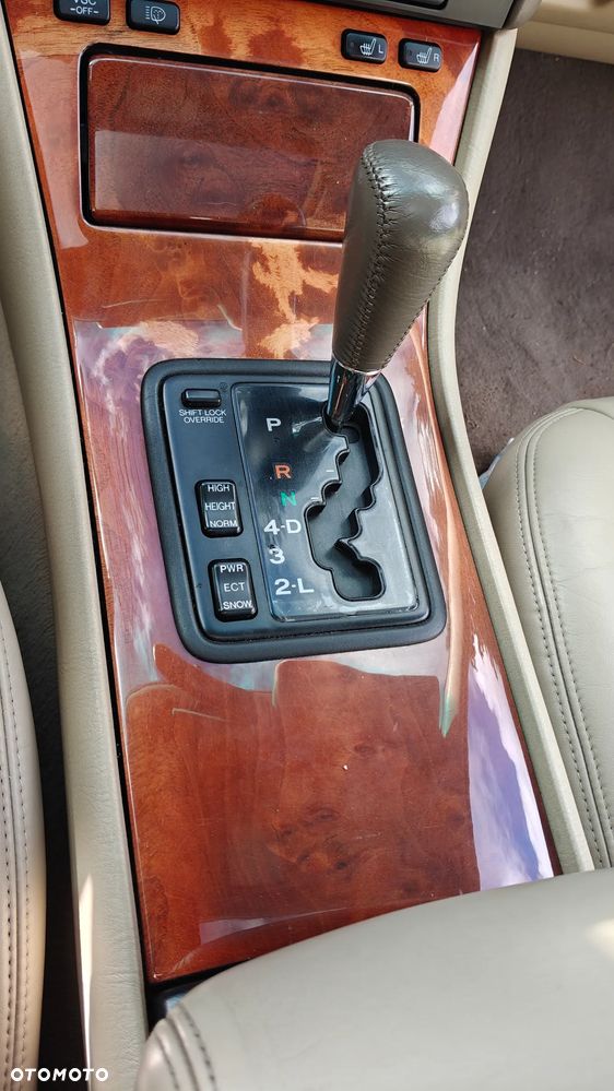 Lexus LS - 10