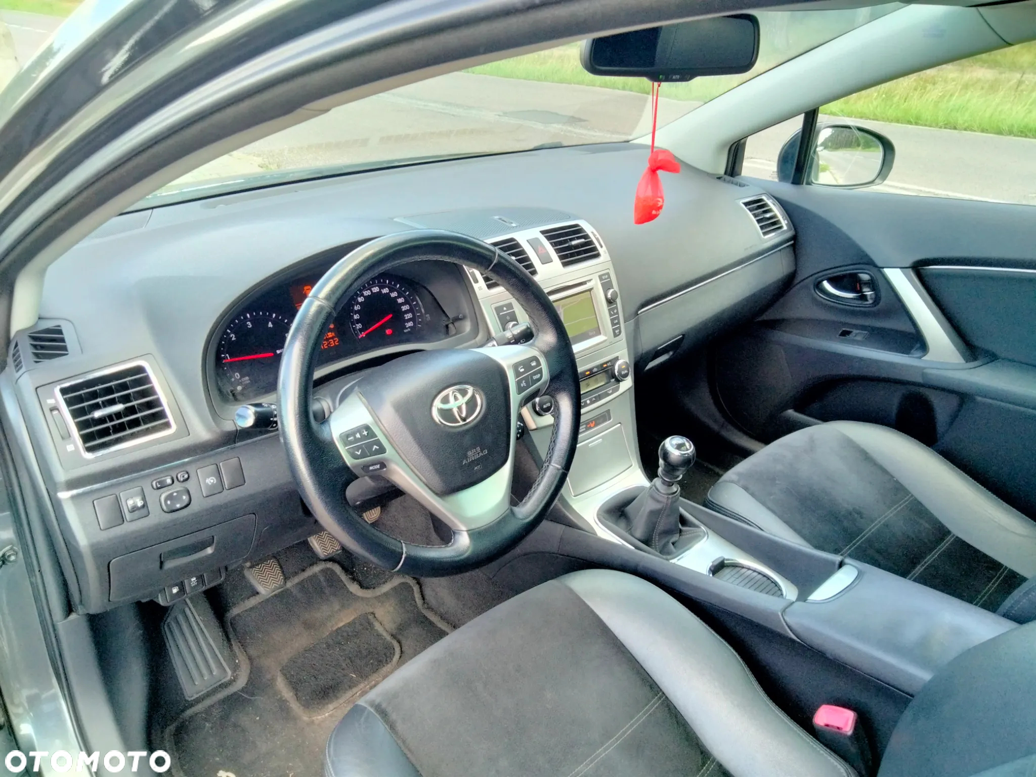 Toyota Avensis 2.0 D-4D Premium - 14