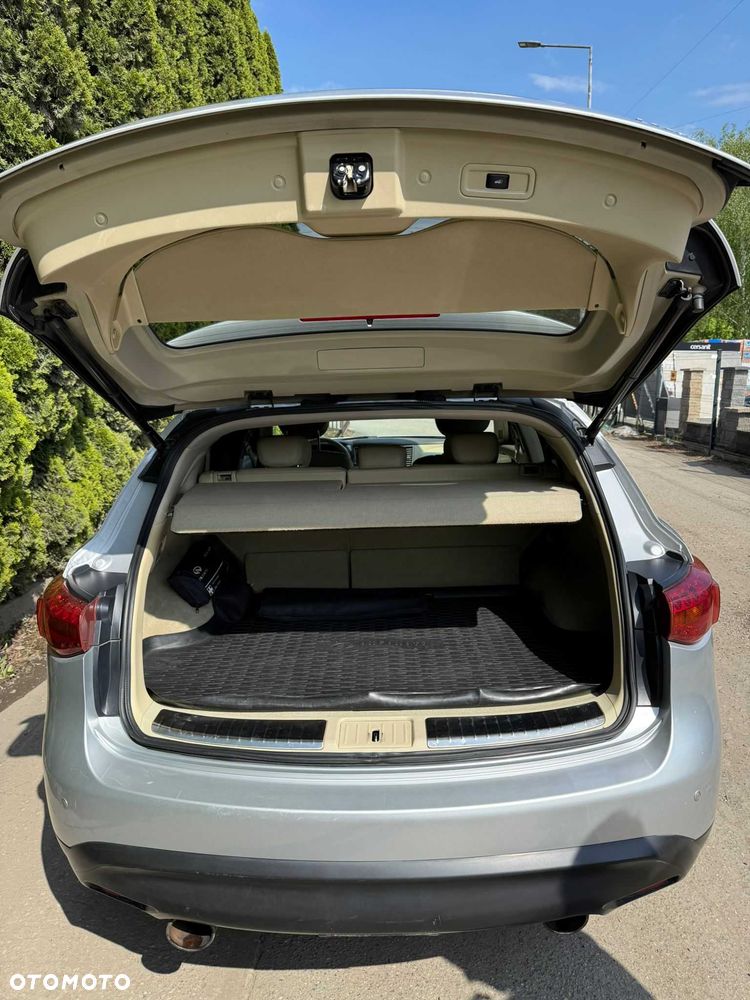 Infiniti FX - 8