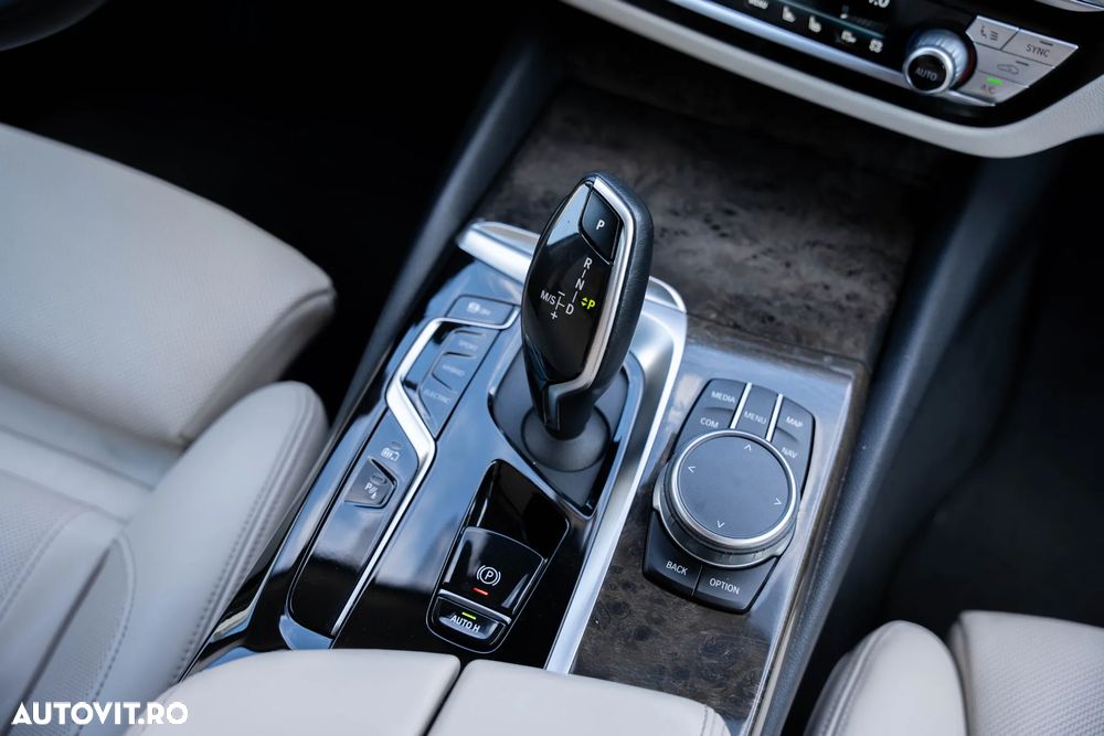 BMW Seria 5 530e xDrive AT PHEV - 32