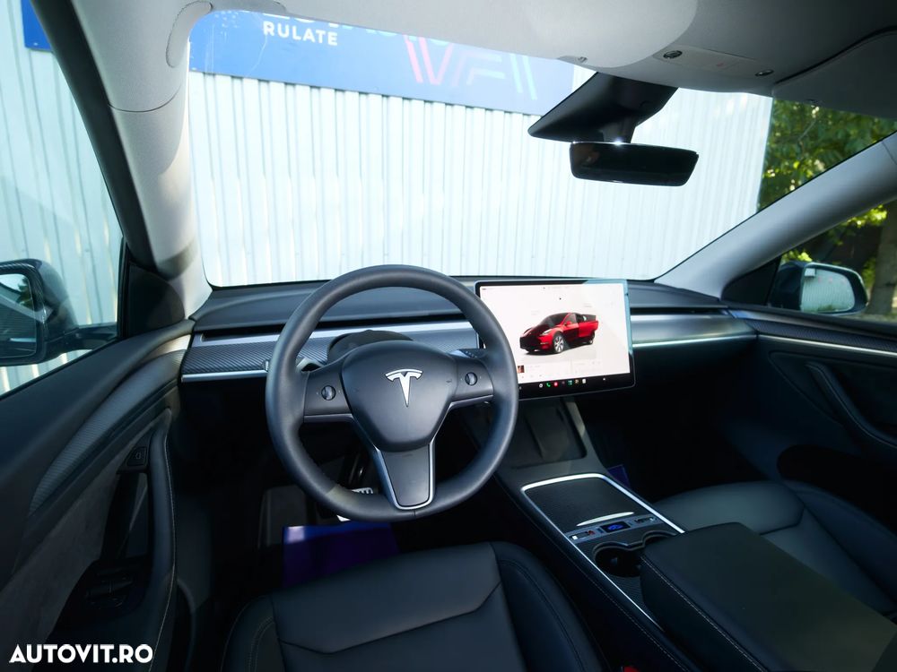 Tesla Model Y - 17