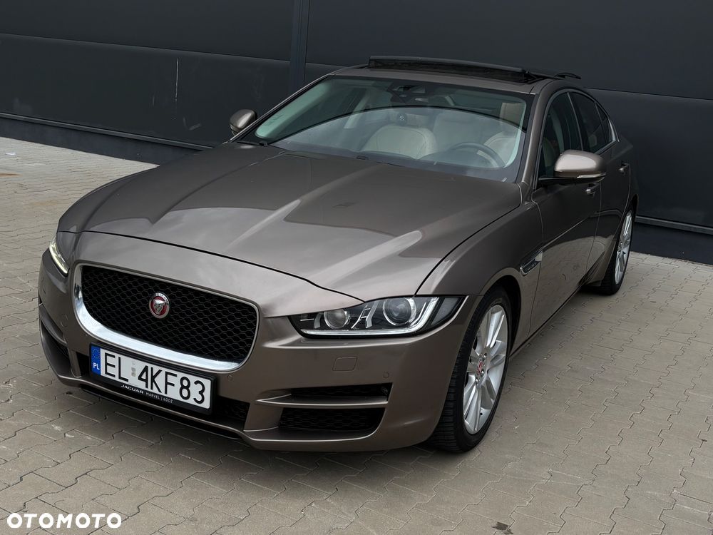 Jaguar XE 2.0 D Prestige - 9