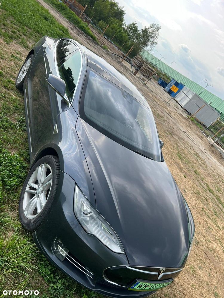 Tesla Model S 85 D - 14