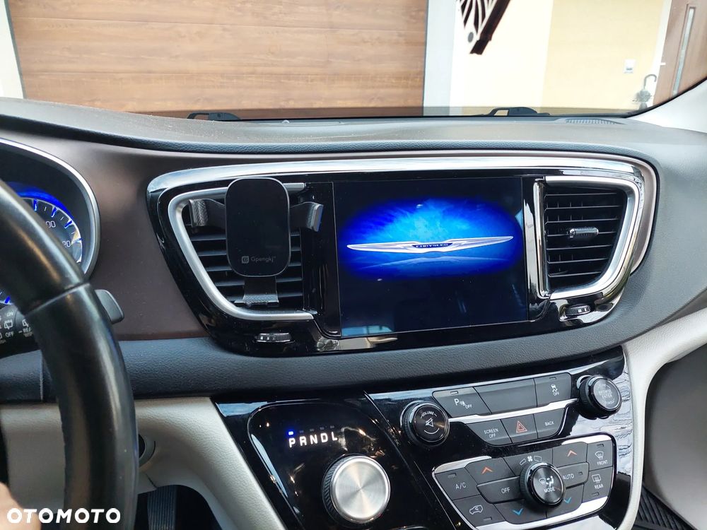 Chrysler Pacifica - 17