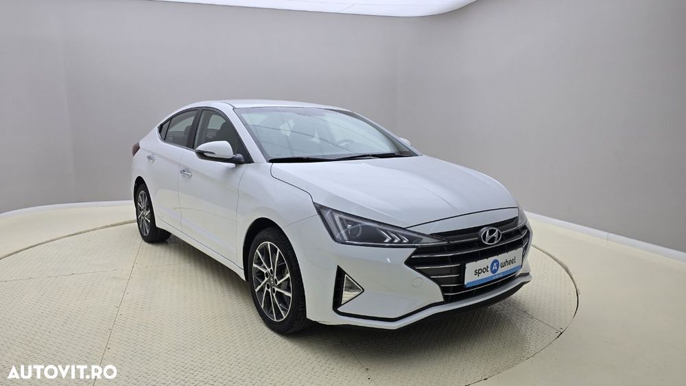 Hyundai Elantra - 4